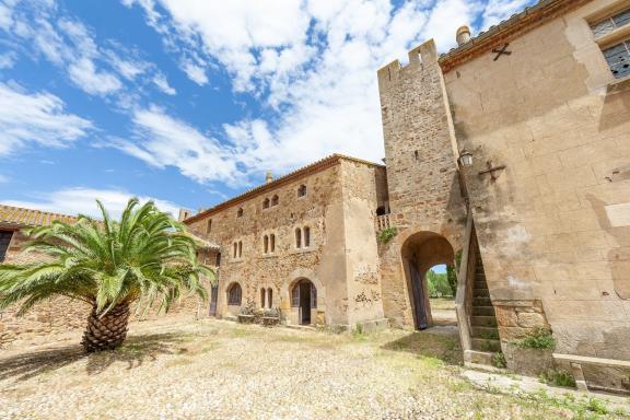 cour interieur abbaye de gaussan agriterra